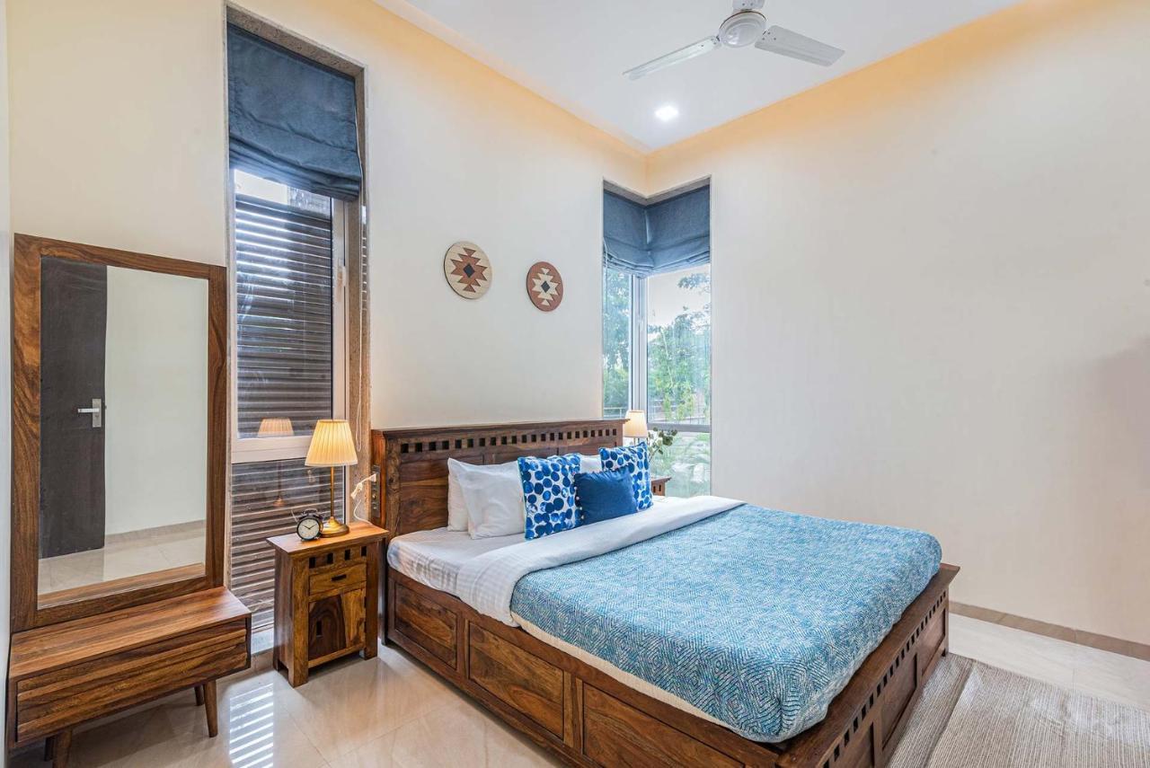 Sierra Skies By Stayvista - A Mountain-View Villa Featuring A Rooftop Swimming Pool, Jacuzzi, Turf, And A Gym For An Elevated Stay Lonavala Bagian luar foto