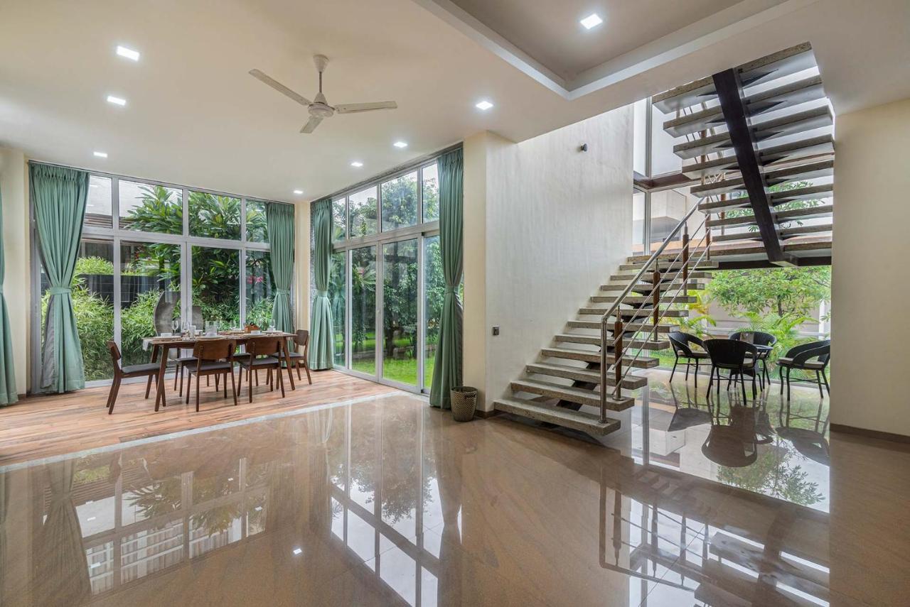 Sierra Skies By Stayvista - A Mountain-View Villa Featuring A Rooftop Swimming Pool, Jacuzzi, Turf, And A Gym For An Elevated Stay Lonavala Bagian luar foto