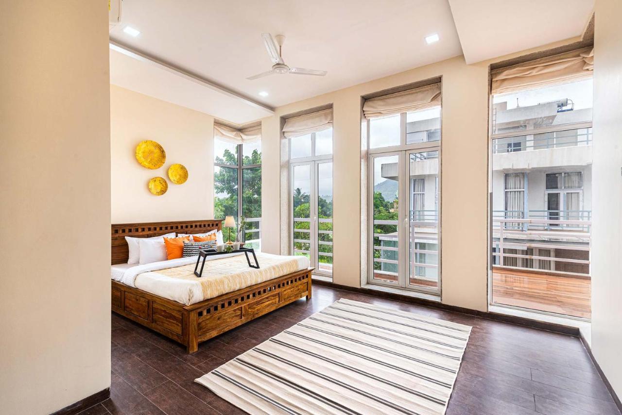 Sierra Skies By Stayvista - A Mountain-View Villa Featuring A Rooftop Swimming Pool, Jacuzzi, Turf, And A Gym For An Elevated Stay Lonavala Bagian luar foto