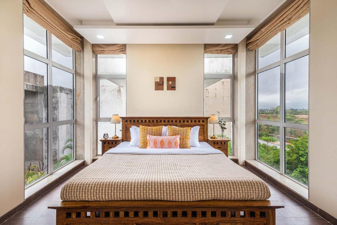Sierra Skies By Stayvista - A Mountain-View Villa Featuring A Rooftop Swimming Pool, Jacuzzi, Turf, And A Gym For An Elevated Stay Lonavala Bagian luar foto
