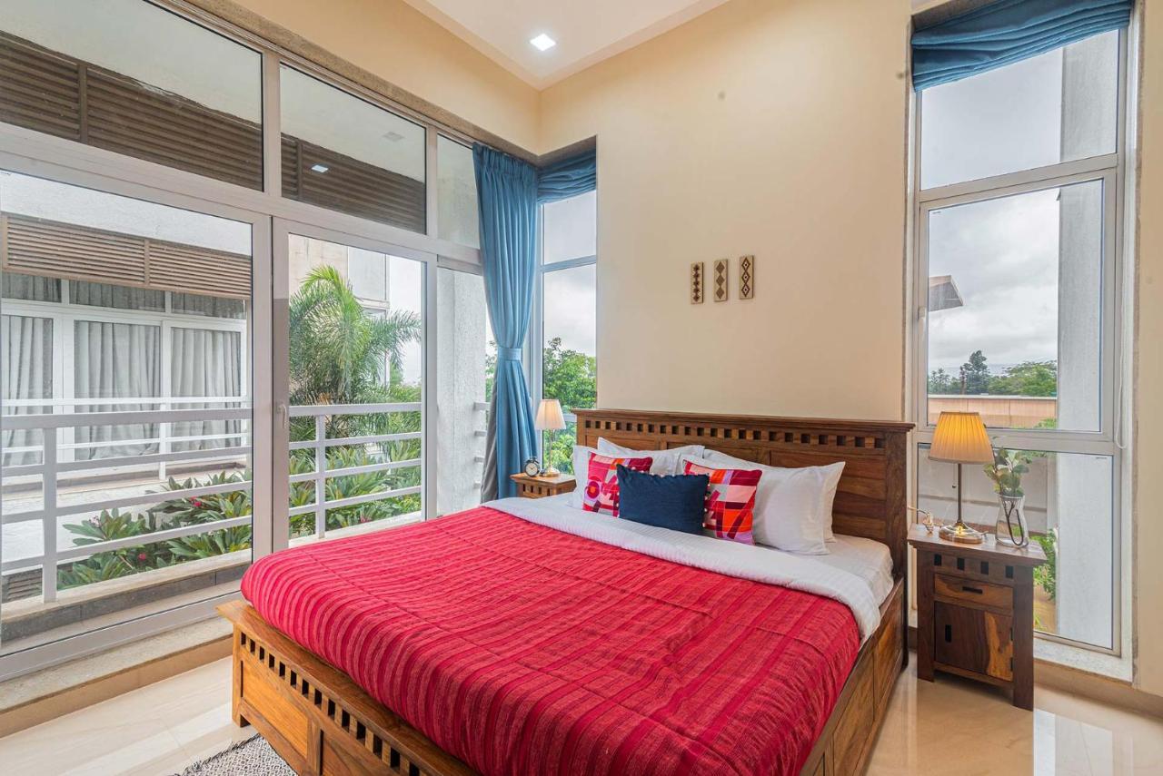Sierra Skies By Stayvista - A Mountain-View Villa Featuring A Rooftop Swimming Pool, Jacuzzi, Turf, And A Gym For An Elevated Stay Lonavala Bagian luar foto