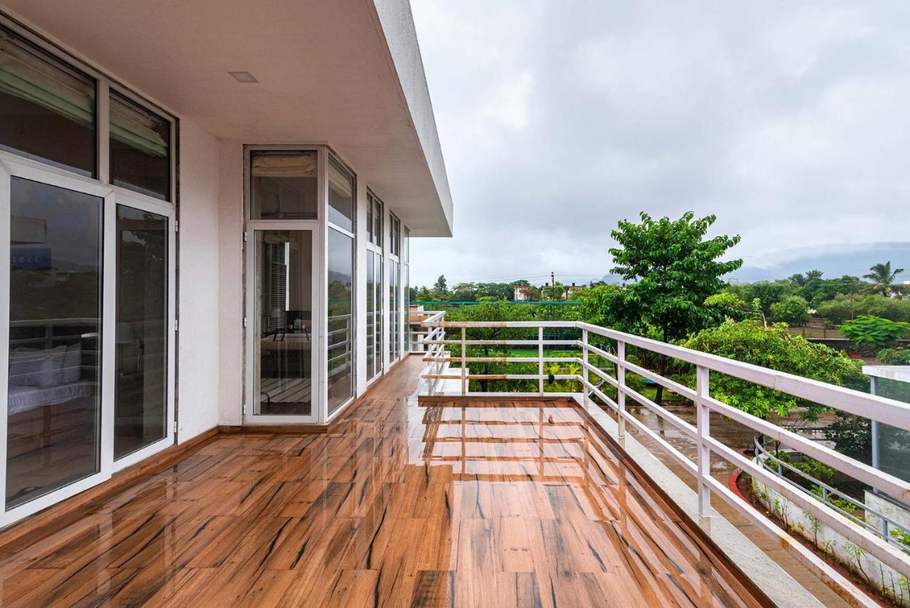 Sierra Skies By Stayvista - A Mountain-View Villa Featuring A Rooftop Swimming Pool, Jacuzzi, Turf, And A Gym For An Elevated Stay Lonavala Bagian luar foto